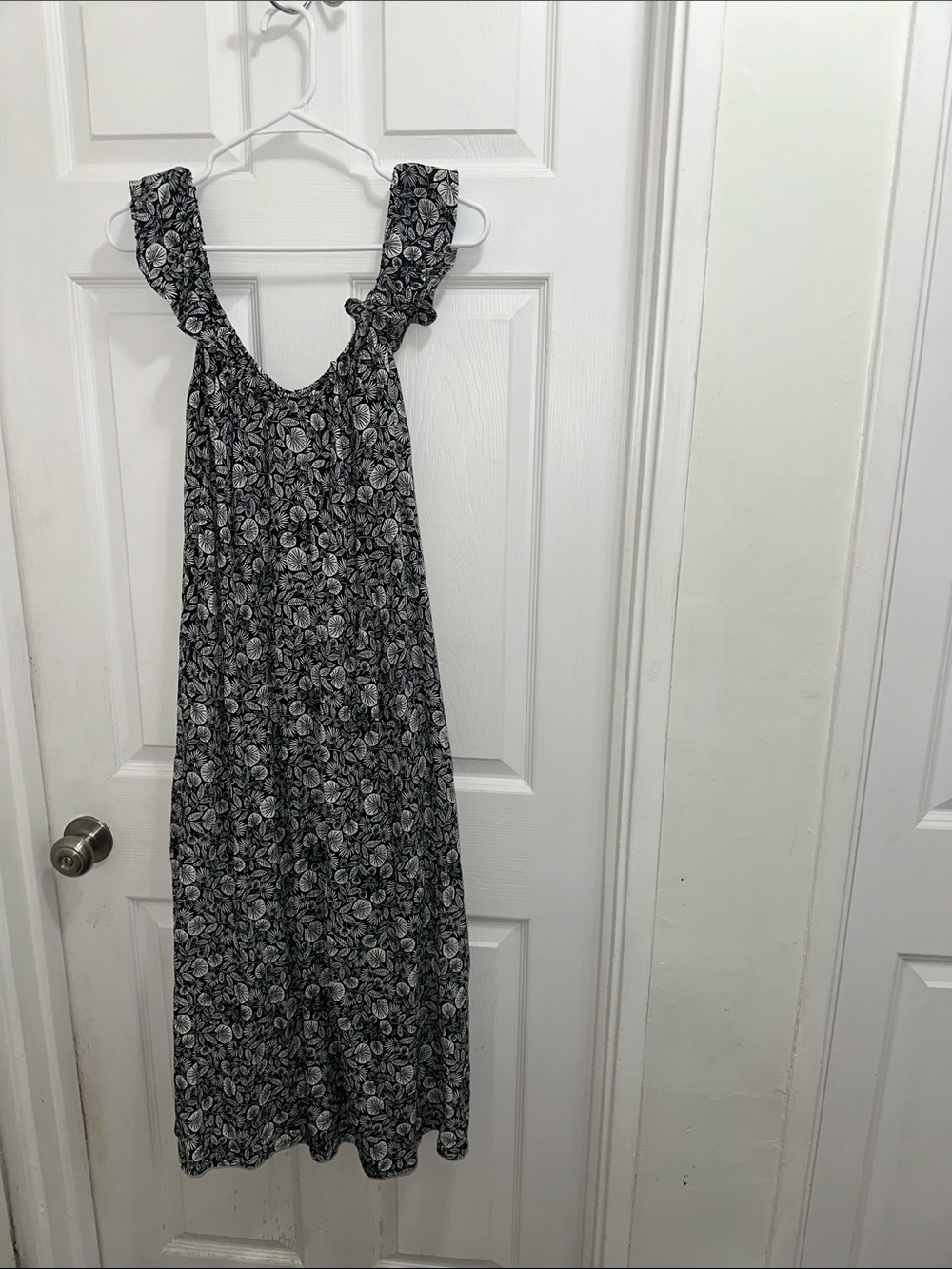 LOFT Black and White Leaf Print Ruffle Strap Dress NWT